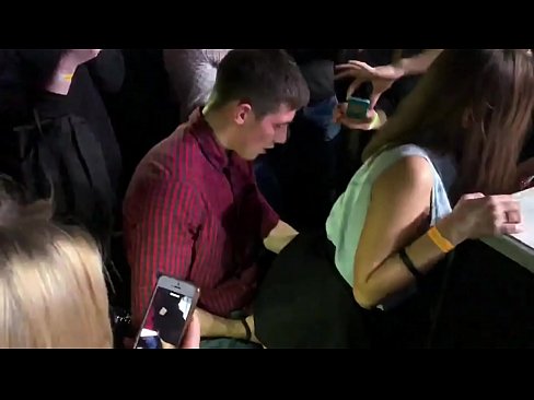 ❤️ Echte seks yn in Russyske nachtclub. 18-jierrich Russysk famke yn 'e anus en fagina neukt yn in nachtclub ️ Fuckfideo op fy.makesexnotwar.ru